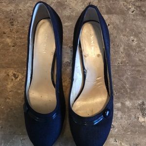 Navy blue women’s cloth heels
